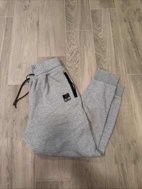 New Balance Men’s Light Gray Jogger Pants Size M